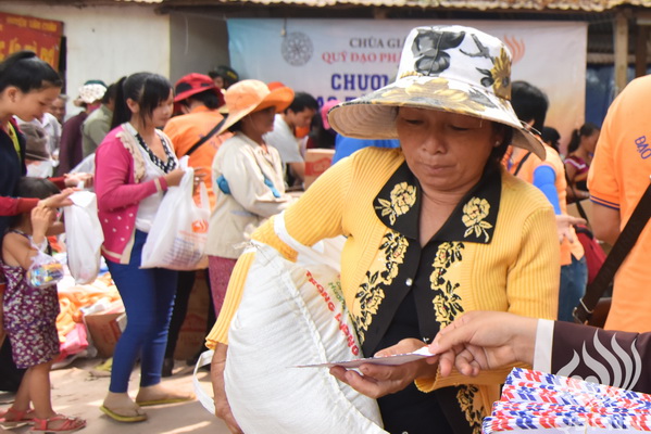 Quỹ Đạo Phật Ngày Nay: Tổng kết chương trình “Trao tặng yêu thương” đợt 2  tại hồ  Dầu Tiếng Tây Ninh (C100)