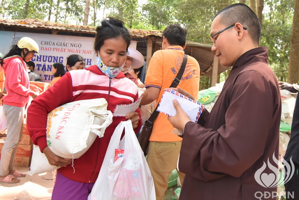 Quỹ Đạo Phật Ngày Nay: Tổng kết chương trình “Trao tặng yêu thương” đợt 2  tại hồ  Dầu Tiếng Tây Ninh (C100)