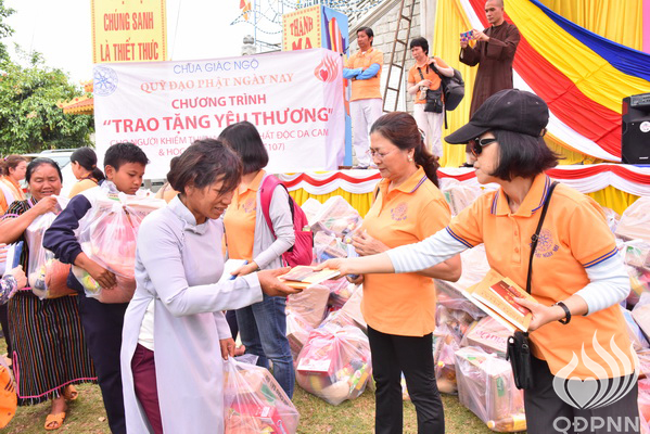 Quỹ Đạo Phật Ngày Nay: Lễ khánh thành “Nhịp cầu yêu thương” và Trao tặng yêu thương cho người khiếm thị, nạn nhân chất độc da cam &amp; Học sinh tại Đắk Lắk (C72d &amp; C107)