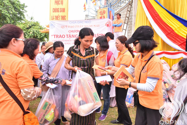 Quỹ Đạo Phật Ngày Nay: Lễ khánh thành “Nhịp cầu yêu thương” và Trao tặng yêu thương cho người khiếm thị, nạn nhân chất độc da cam &amp; Học sinh tại Đắk Lắk (C72d &amp; C107)