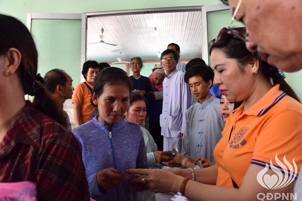 Quỹ Đạo Phật Ngày Nay - Tổng Kết Chương Trình Trao Quà Từ Thiện Và Trao Tặng Học Bổng Cho Học Sinh Nghèo Vượt Khó C101