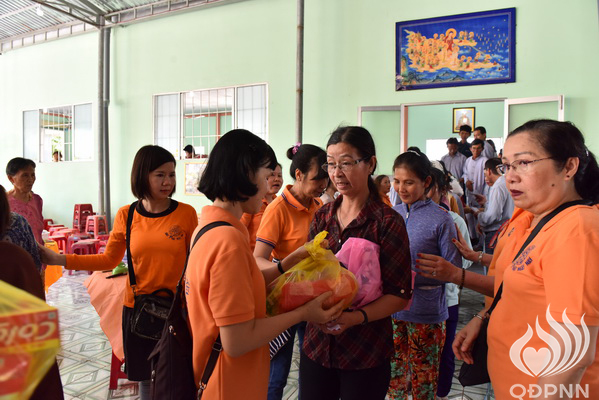 Quỹ Đạo Phật Ngày Nay - Tổng Kết Chương Trình Trao Quà Từ Thiện Và Trao Tặng Học Bổng Cho Học Sinh Nghèo Vượt Khó C101