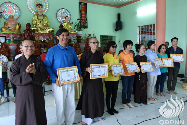 Quỹ Đạo Phật Ngày Nay - Tổng Kết Chương Trình Trao Quà Từ Thiện Và Trao Tặng Học Bổng Cho Học Sinh Nghèo Vượt Khó C101