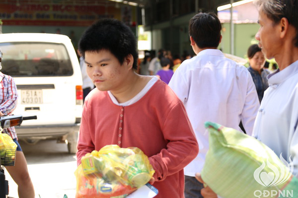 Quỹ Đạo Phật Ngày Nay - Tổng Kết Chương Trình Trao Quà Từ Thiện Và Trao Tặng Học Bổng Cho Học Sinh Nghèo Vượt Khó C101