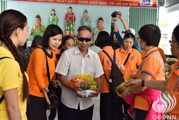 Quỹ Đạo Phật Ngày Nay - Tổng Kết Chương Trình Trao Quà Từ Thiện Và Trao Tặng Học Bổng Cho Học Sinh Nghèo Vượt Khó C101