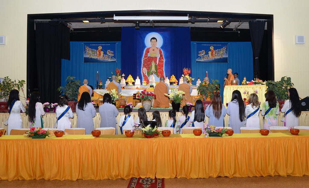 Pháp hội dược sư năm 2017 tại thành phố San Jose (Hoa Kỳ)