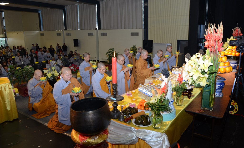 Pháp hội dược sư năm 2017 tại thành phố San Jose (Hoa Kỳ)