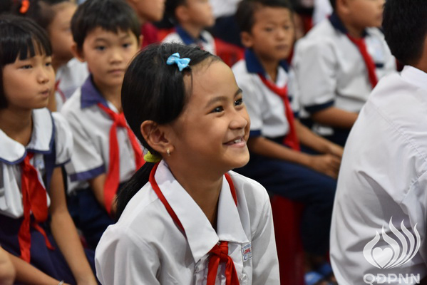 Quỹ Đạo Phật Ngày Nay - Tổng Kết Chương Trình Trao Quà Từ Thiện Và Trao Tặng Học Bổng Cho Học Sinh Nghèo Vượt Khó C101
