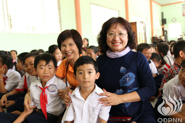 Quỹ Đạo Phật Ngày Nay - Tổng Kết Chương Trình Trao Quà Từ Thiện Và Trao Tặng Học Bổng Cho Học Sinh Nghèo Vượt Khó C101