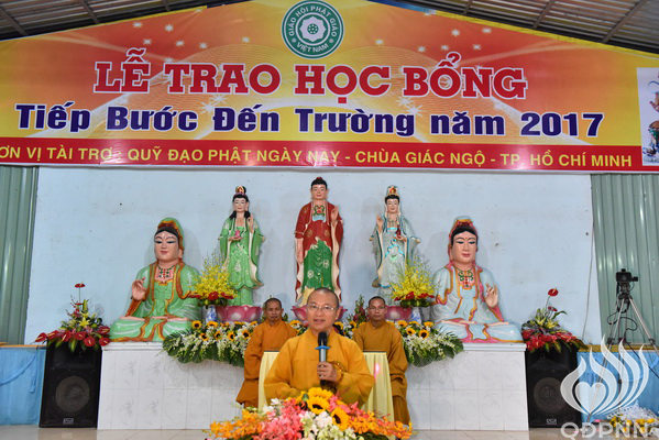 Quỹ Đạo Phật Ngày Nay - Tổng Kết Chương Trình Trao Quà Từ Thiện Và Trao Tặng Học Bổng Cho Học Sinh Nghèo Vượt Khó C101