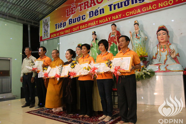 Quỹ Đạo Phật Ngày Nay - Tổng Kết Chương Trình Trao Quà Từ Thiện Và Trao Tặng Học Bổng Cho Học Sinh Nghèo Vượt Khó C101