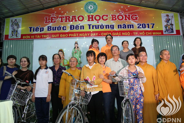 Quỹ Đạo Phật Ngày Nay - Tổng Kết Chương Trình Trao Quà Từ Thiện Và Trao Tặng Học Bổng Cho Học Sinh Nghèo Vượt Khó C101