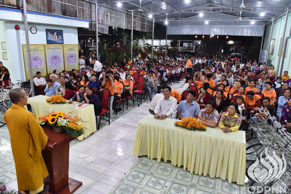 Quỹ Đạo Phật Ngày Nay - Tổng Kết Chương Trình Trao Quà Từ Thiện Và Trao Tặng Học Bổng Cho Học Sinh Nghèo Vượt Khó C101
