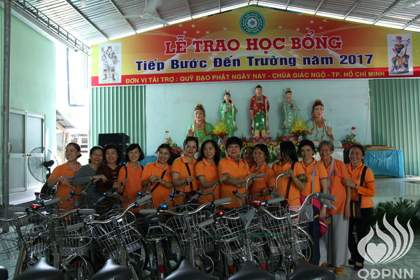 Quỹ Đạo Phật Ngày Nay - Tổng Kết Chương Trình Trao Quà Từ Thiện Và Trao Tặng Học Bổng Cho Học Sinh Nghèo Vượt Khó C101