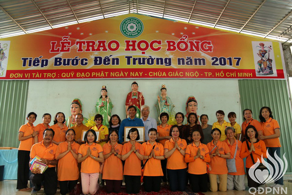 Quỹ Đạo Phật Ngày Nay - Tổng Kết Chương Trình Trao Quà Từ Thiện Và Trao Tặng Học Bổng Cho Học Sinh Nghèo Vượt Khó C101