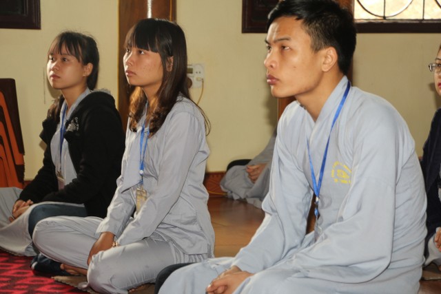 Thái Bình: Hơn 100 bạn trẻ về chùa Từ Xuyên tu một ngày
