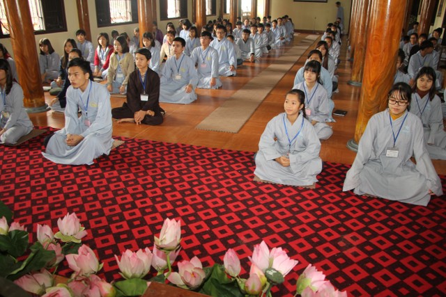 Thái Bình: Hơn 100 bạn trẻ về chùa Từ Xuyên tu một ngày
