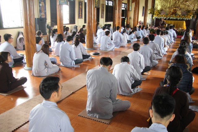 Thái Bình: Hơn 100 bạn trẻ về chùa Từ Xuyên tu một ngày