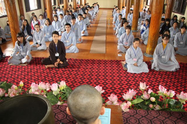 Thái Bình: Hơn 100 bạn trẻ về chùa Từ Xuyên tu một ngày