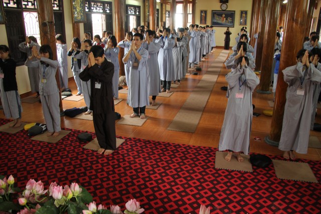Thái Bình: Hơn 100 bạn trẻ về chùa Từ Xuyên tu một ngày