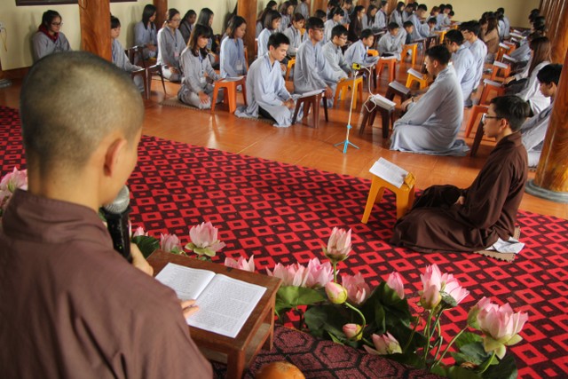 Thái Bình: Hơn 100 bạn trẻ về chùa Từ Xuyên tu một ngày