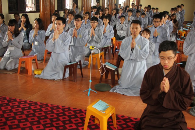 Thái Bình: Hơn 100 bạn trẻ về chùa Từ Xuyên tu một ngày