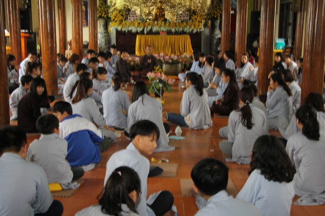 Thái Bình: Hơn 100 bạn trẻ về chùa Từ Xuyên tu một ngày