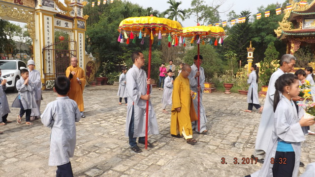 Thượng tọa Thích Nhật Từ thuyết giảng tại Khánh Hòa.