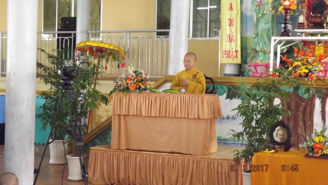 Thượng tọa Thích Nhật Từ thuyết giảng tại Khánh Hòa.