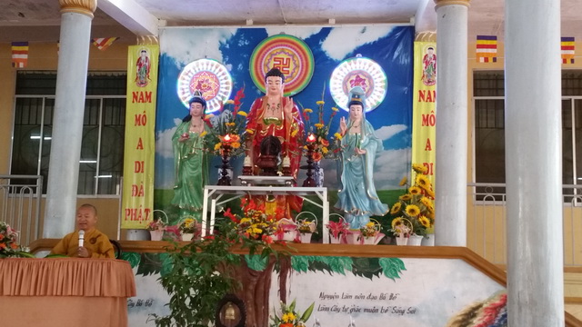 Thượng tọa Thích Nhật Từ thuyết giảng tại Khánh Hòa.