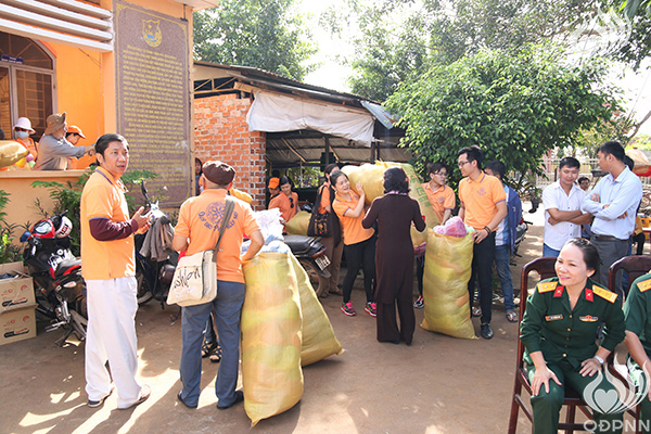 Quỹ Đạo Phật Ngày Nay: Tổng Kết Chương Trình  “Quà Tết Yêu Thương” cho kiều bào hồi hương tại hồ Dầu Tiếng - Tây Ninh (C92)