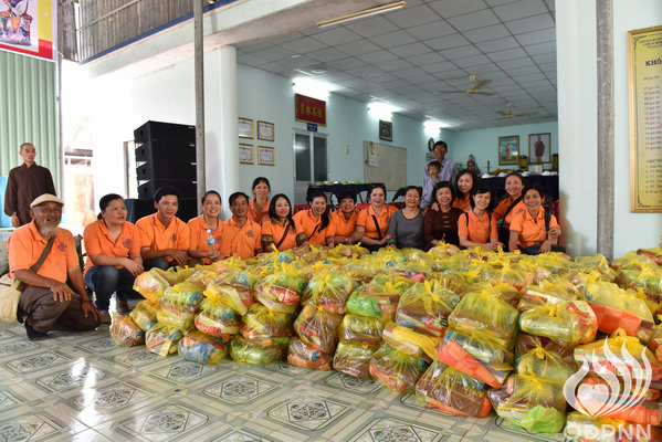 Quỹ Đạo Phật Ngày Nay - Tổng Kết Chương Trình Trao Quà Từ Thiện Và Trao Tặng Học Bổng Cho Học Sinh Nghèo Vượt Khó C101