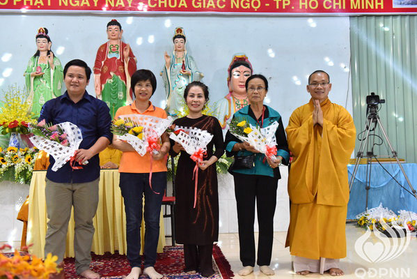 Quỹ Đạo Phật Ngày Nay - Tổng Kết Chương Trình Trao Quà Từ Thiện Và Trao Tặng Học Bổng Cho Học Sinh Nghèo Vượt Khó C101