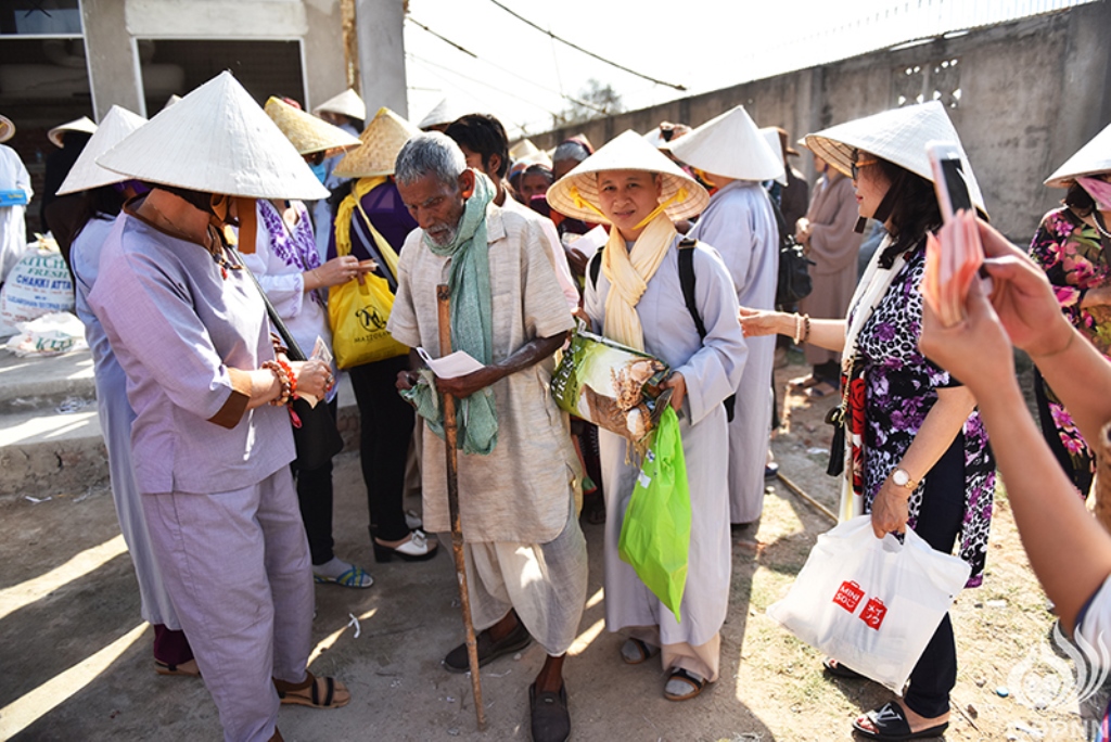 Quỹ Đạo Phật Ngày Nay - Tổng Kết Chương Trình Trao Quà Từ Thiện Và Cúng Dường Trai Tăng Tại Ấn Độ (C103)