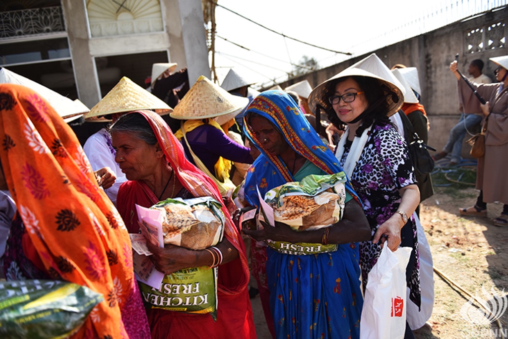 Quỹ Đạo Phật Ngày Nay - Tổng Kết Chương Trình Trao Quà Từ Thiện Và Cúng Dường Trai Tăng Tại Ấn Độ (C103)