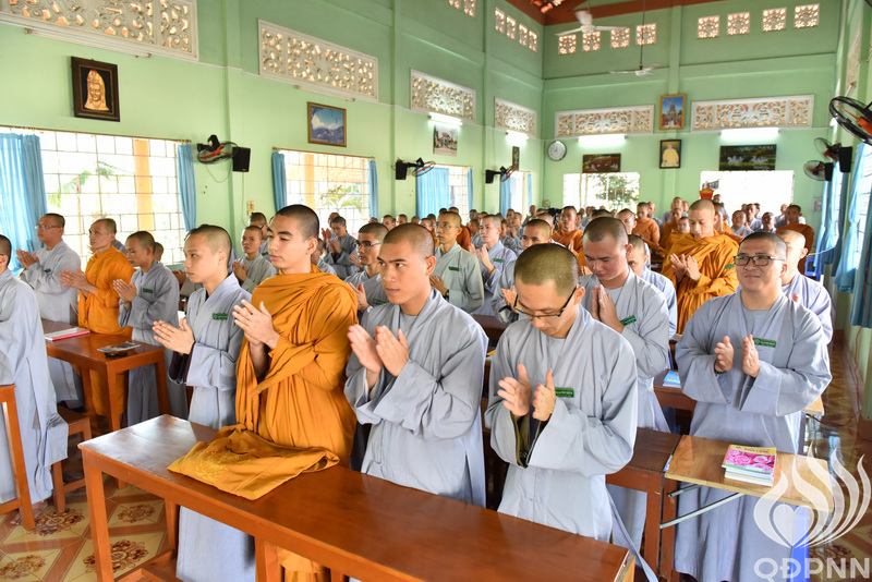 Quỹ Đạo Phật Ngày Nay Cúng Dường Tăng Ni Tại Trường Trung Cấp Phật Học Tại Vĩnh Long (C98)