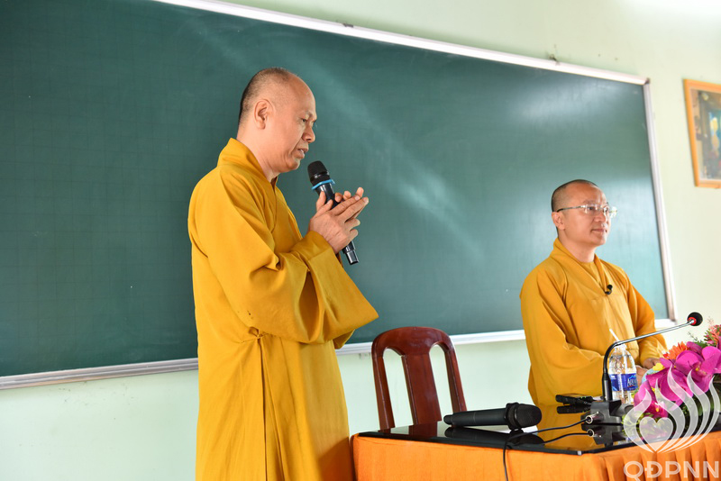 Quỹ Đạo Phật Ngày Nay Cúng Dường Tăng Ni Tại Trường Trung Cấp Phật Học Tại Vĩnh Long (C98)