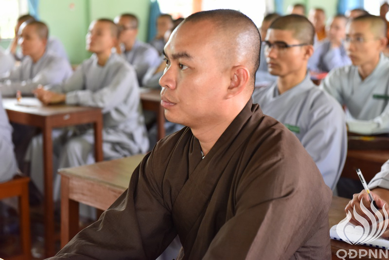 Quỹ Đạo Phật Ngày Nay Cúng Dường Tăng Ni Tại Trường Trung Cấp Phật Học Tại Vĩnh Long (C98)