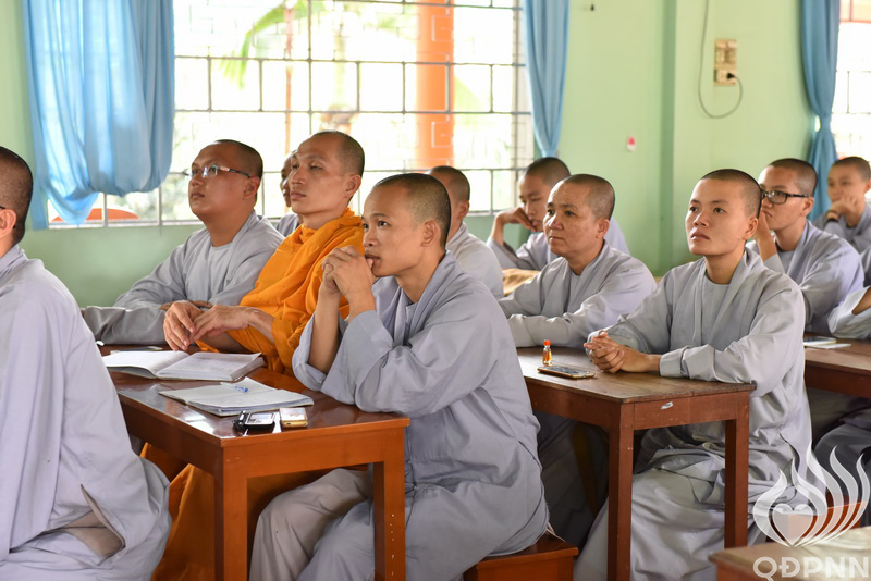 Quỹ Đạo Phật Ngày Nay Cúng Dường Tăng Ni Tại Trường Trung Cấp Phật Học Tại Vĩnh Long (C98)