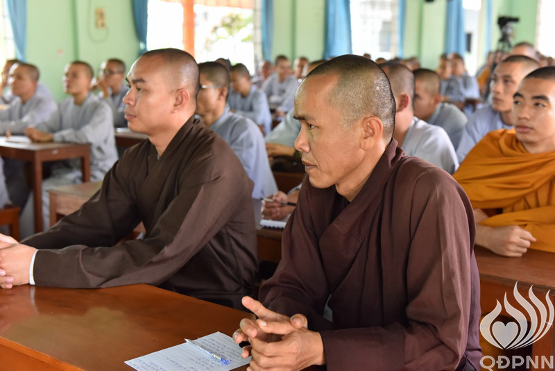 Quỹ Đạo Phật Ngày Nay Cúng Dường Tăng Ni Tại Trường Trung Cấp Phật Học Tại Vĩnh Long (C98)