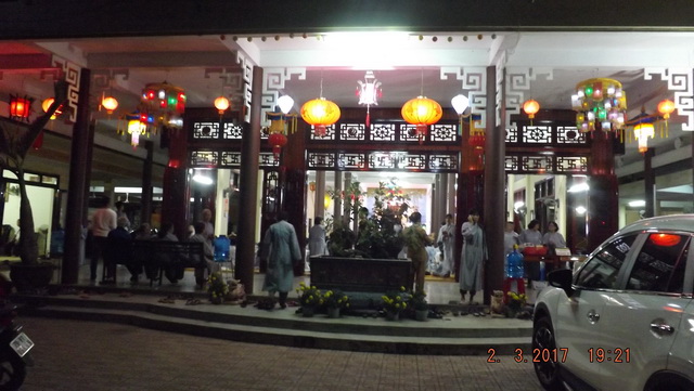 Thượng tọa Thích Nhật Từ thuyết giảng tại Khánh Hòa.