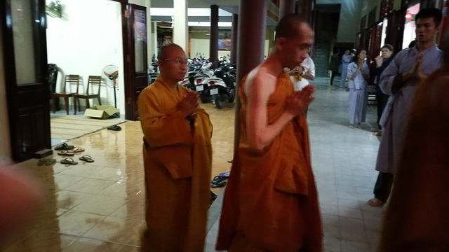 Thượng tọa Thích Nhật Từ thuyết giảng tại Khánh Hòa.