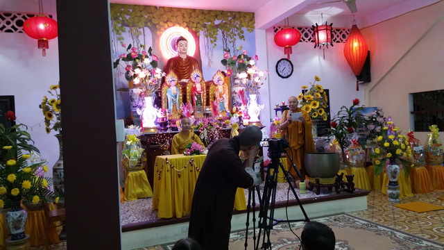 Thượng tọa Thích Nhật Từ thuyết giảng tại Khánh Hòa.