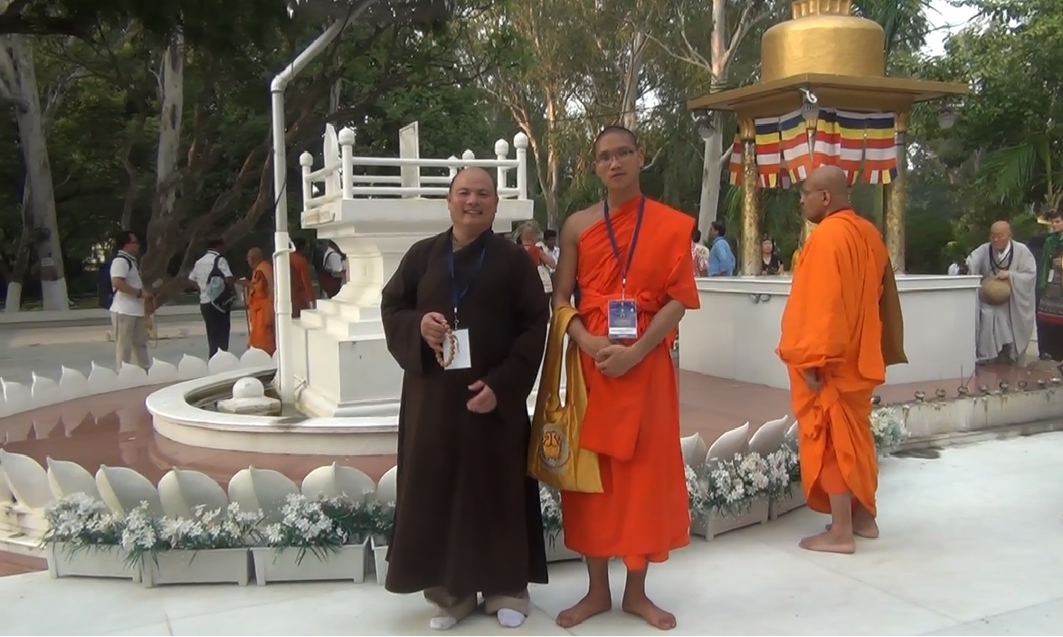 Đường Xưa Mây Trắng