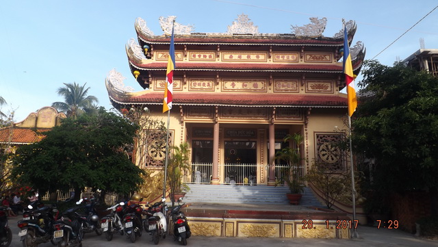 Lễ chùa đầu năm