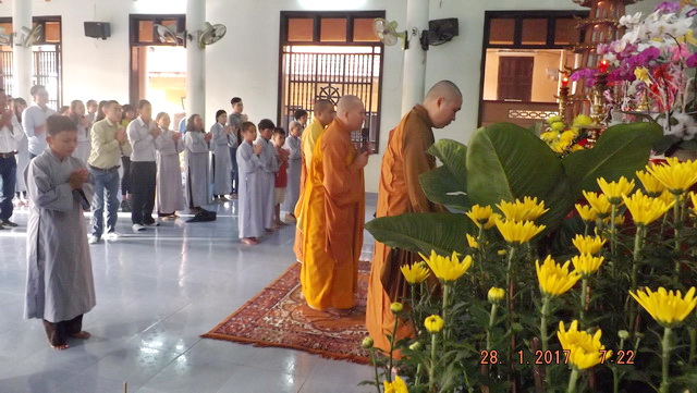Lễ chùa đầu năm