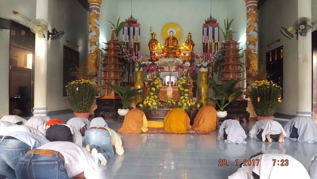 Lễ chùa đầu năm