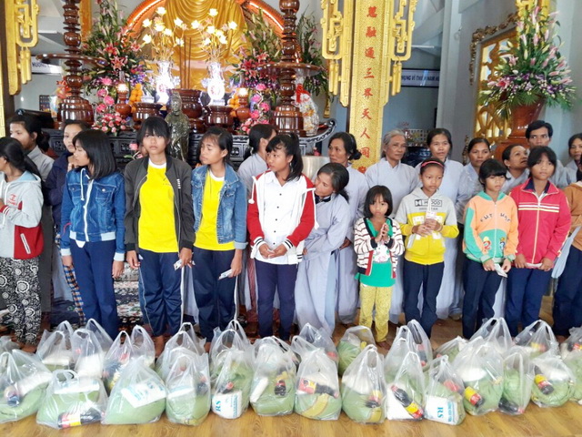 Lễ an vị tôn tượng Đức Bổn sư tại chùa Linh Sơn Pháp Ấn.