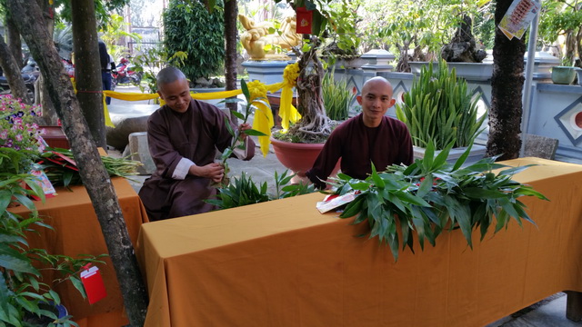 Lễ chùa đầu năm