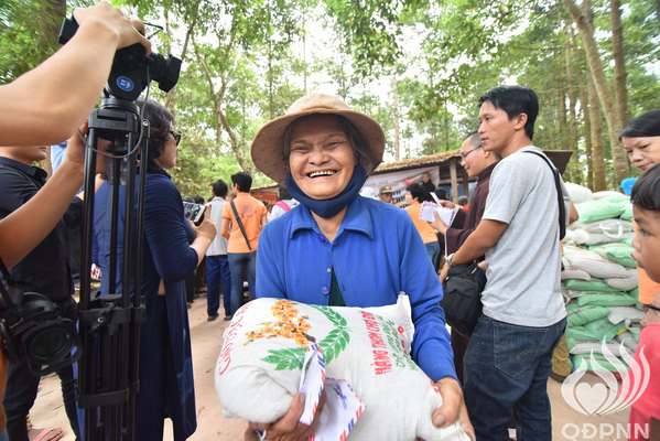 Quỹ Đạo Phật Ngày Nay: Tổng kết chương trình “Trao tặng yêu thương” đợt 2  tại hồ  Dầu Tiếng Tây Ninh (C100)
